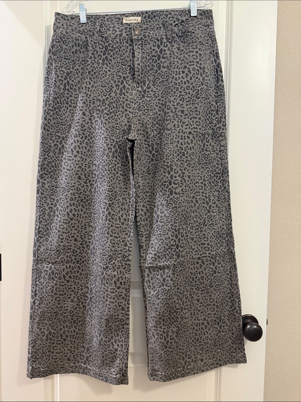 Southern Stitch Gray Leopard Print Wide Leg Jeans- waist 19” flat, inseam 28 1/2